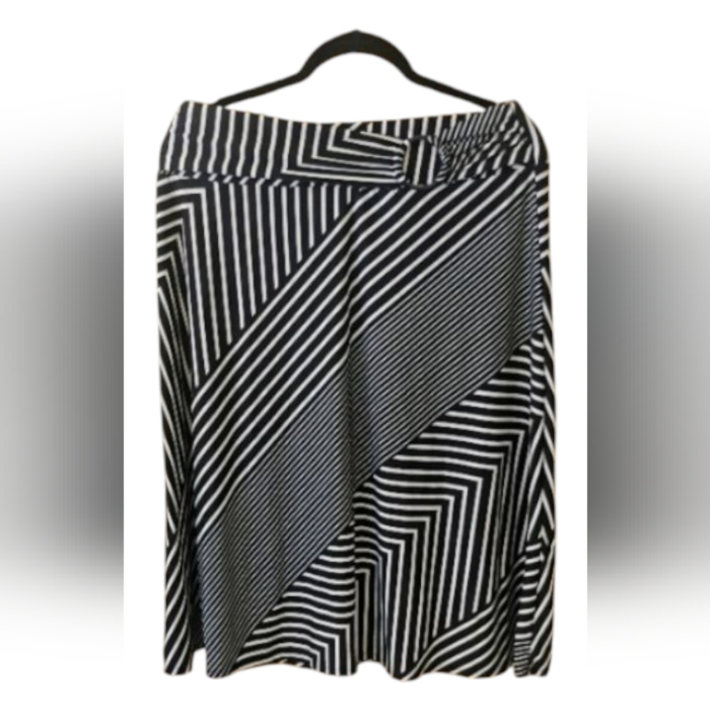 Robert Louis Black and White Asymmetrical Skirt SZ xL